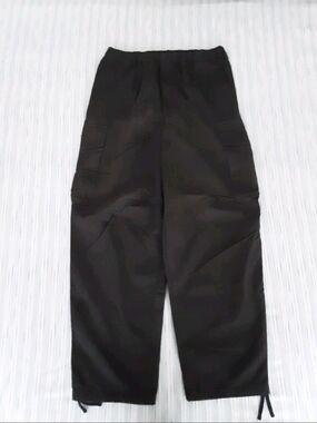 Uniqlo U Wide Cargo Pants (Black).